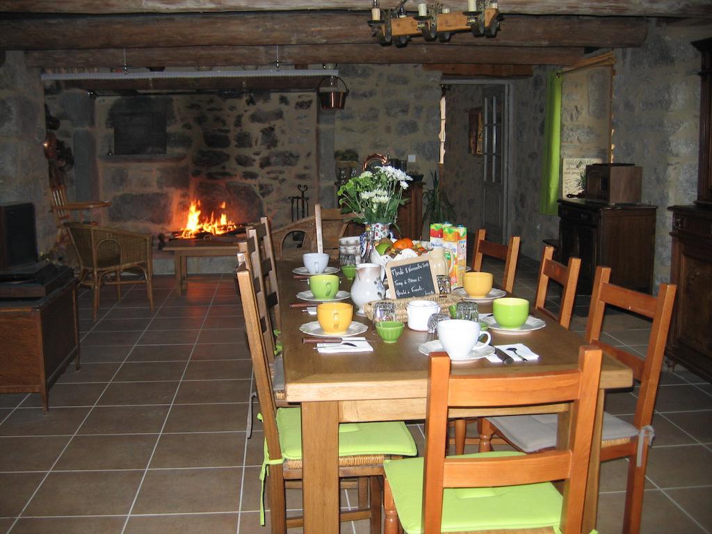 La Ferme Des Genets Panzió Medeyrolles Kültér fotó